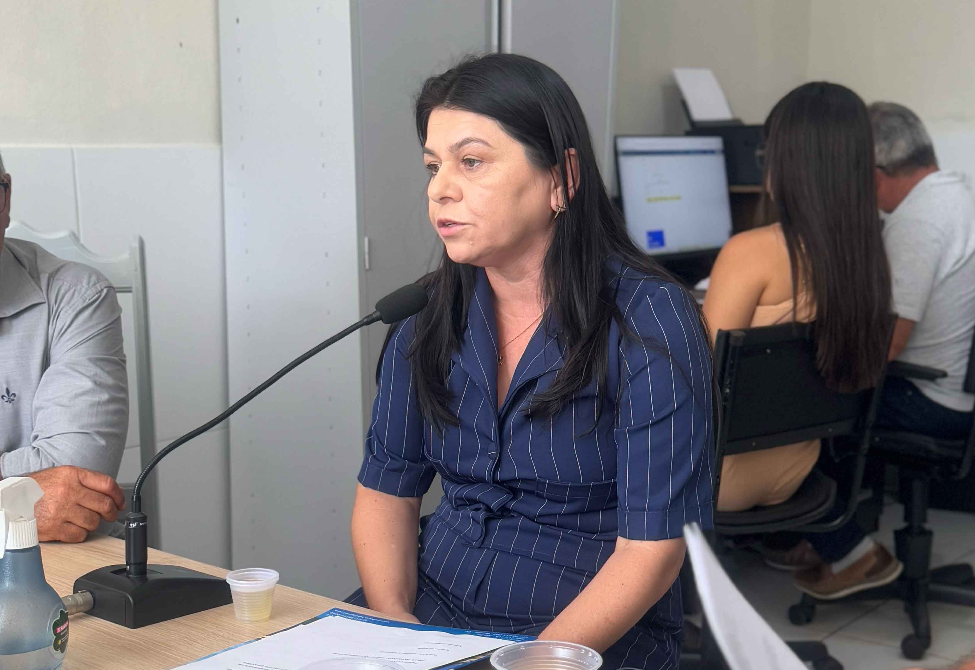 Prefeita Rosânia Teixeira realiza a leitura da mensagem anual 